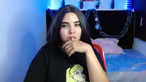 Mia  online show from December 30, 2024, 4:19 pm