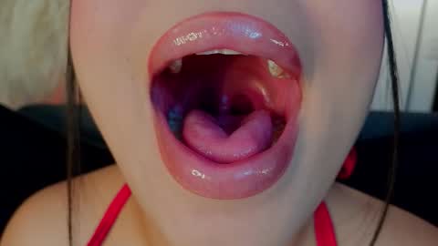 Mia online show from January 13, 2026, 11:54 pm