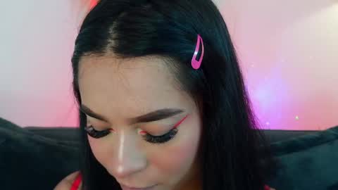 Mia online show from April 9, 2026, 7:52 pm