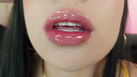 Mia online show from June 8, 2026, 1:28 am