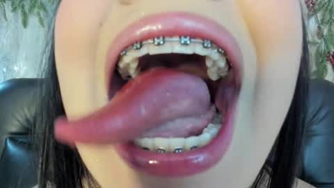 Mia Roux online show from November 30, 2025, 5:22 am