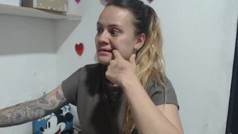 Mia Sepulveda online show from December 4, 2024, 3:15 am