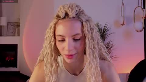 Mia online show from October 22, 2025, 6:24 am