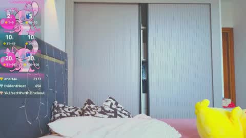 Mia online show from March 8, 2025, 9:50 am