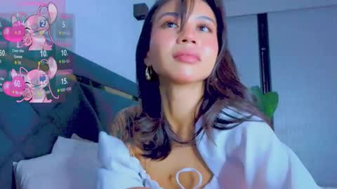 Mia online show from September 12, 2025, 2:28 pm