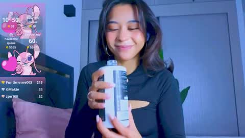 Mia online show from October 5, 2025, 5:00 pm