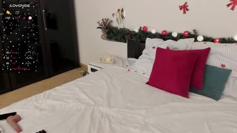 Mia online show from December 21, 2025, 8:21 am