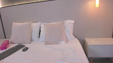 M I A online show from March 11, 2026, 12:22 pm