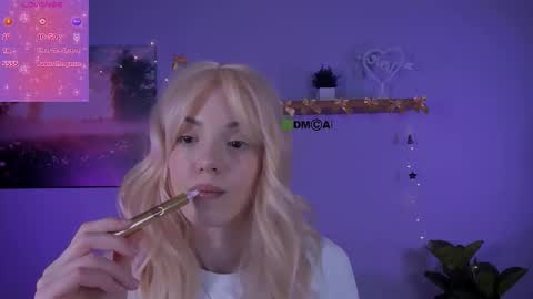 mia_starrr_ online show from December 19, 2025, 8:05 pm