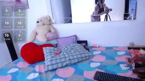 Mia  online show from February 9, 2025, 5:50 am