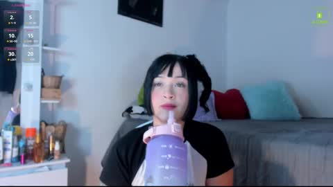 Mia  online show from November 4, 2025, 4:00 am