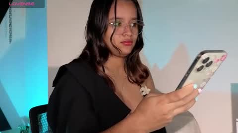 mia_sweetdc online show from April 15, 2026, 8:31 pm