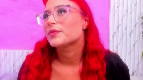 Mia online show from December 15, 2025, 11:47 am