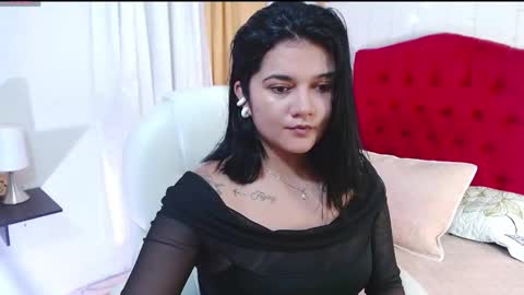 Snapshot of mia_traveluxe chatting on September 9, 2025, 1:38 am Mia  online show from September 9, 2025, 1:38 am