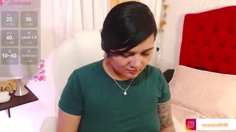 Snapshot of mia_traveluxe chatting on September 16, 2025, 1:28 am Mia  online show from September 16, 2025, 1:28 am