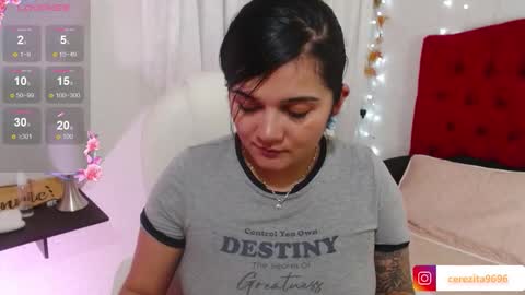 Snapshot of mia_traveluxe chatting on September 17, 2025, 2:02 am Mia  online show from September 17, 2025, 2:02 am