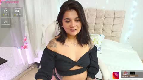Snapshot of mia_traveluxe chatting on September 26, 2025, 2:48 am Mia  online show from September 26, 2025, 2:48 am