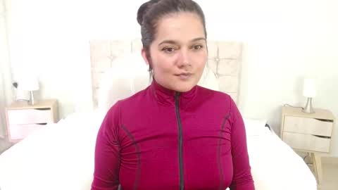 Snapshot of mia_traveluxe chatting on October 6, 2025, 2:09 am Mia  online show from October 6, 2025, 2:09 am