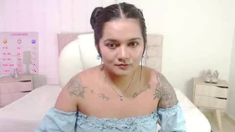 Snapshot of mia_traveluxe chatting on October 21, 2025, 11:27 pm Mia  online show from October 21, 2025, 11:27 pm