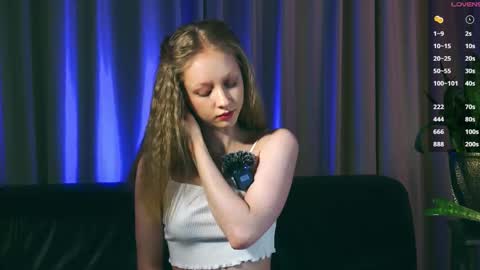 Mia online show from October 15, 2025, 3:12 pm