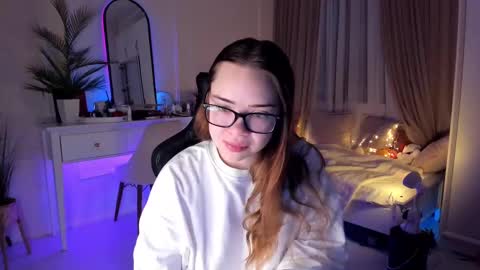 VixenMia online show from February 25, 2025, 3:42 am