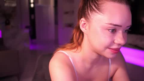 VixenMia online show from December 15, 2025, 3:44 am