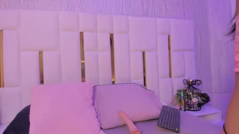 mia_vy online show from October 29, 2025, 2:58 am