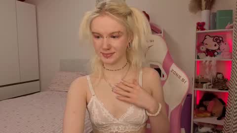 Mia online show from March 1, 2026, 3:19 am