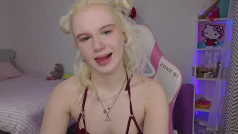 Mia online show from April 11, 2026, 3:22 am