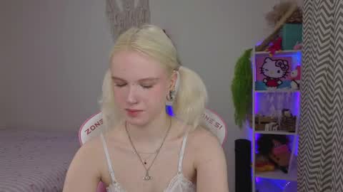 Mia online show from April 15, 2026, 3:24 am