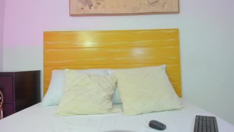 M I A online show from April 12, 2026, 3:00 am