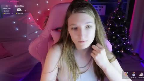 Mia online show from December 16, 2025, 10:20 am