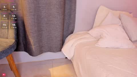 Mia White  online show from January 24, 2025, 4:06 pm