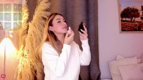 Mia White  online show from September 17, 2025, 1:24 pm