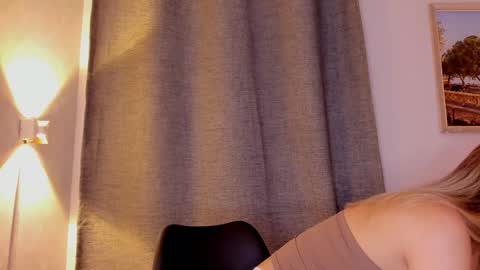 Mia White  online show from October 2, 2025, 1:29 pm