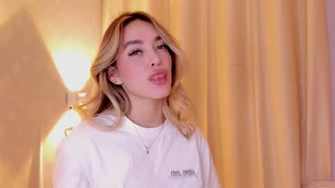 Snapshot of mia_white11 chatting on February 13, 2026, 1:40 pm Mia White online show from February 13, 2026, 1:40 pm