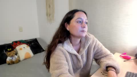 Mia   online show from December 19, 2024, 10:32 pm