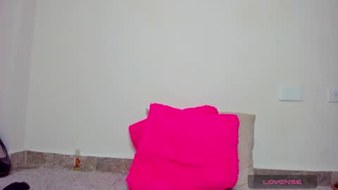 MIA INDEPENDENT MODEL  online show from December 24, 2024, 10:55 am