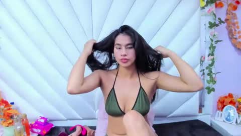miaa_davis_ online show from October 1, 2025, 3:34 am
