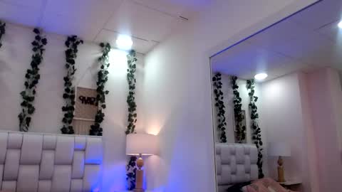 Mia online show from June 6, 2026, 11:26 am