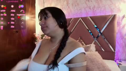 miaa_smiith1 online show from February 4, 2025, 12:11 pm