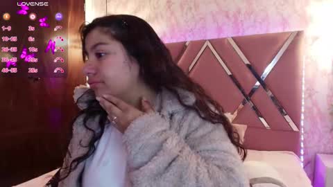 miaa_smiith1 online show from March 3, 2025, 12:16 pm