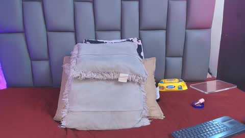 Mia online show from September 16, 2025, 12:06 pm