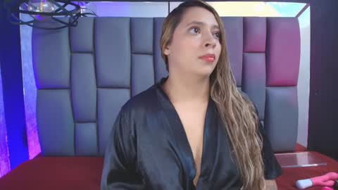 Mia online show from September 19, 2025, 12:06 pm