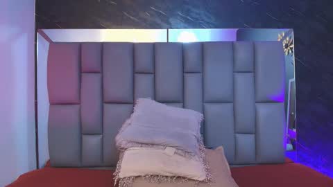 Mia online show from October 7, 2025, 12:02 pm