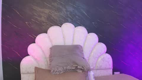 Mia online show from March 16, 2026, 12:09 pm