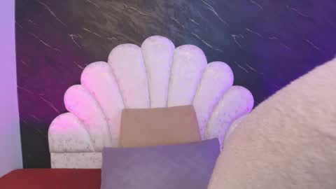 Mia online show from April 15, 2026, 12:12 pm