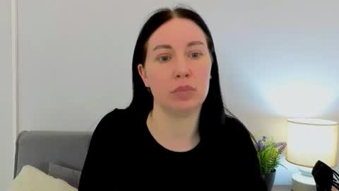 Mia online show from March 27, 2026, 5:01 pm