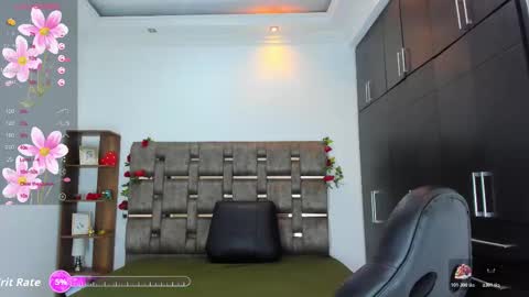 MIA LOVE online show from October 24, 2025, 11:50 am