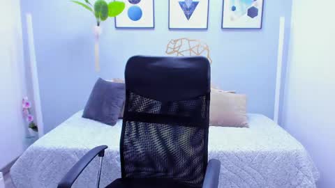 Mia online show from January 3, 2025, 12:52 pm